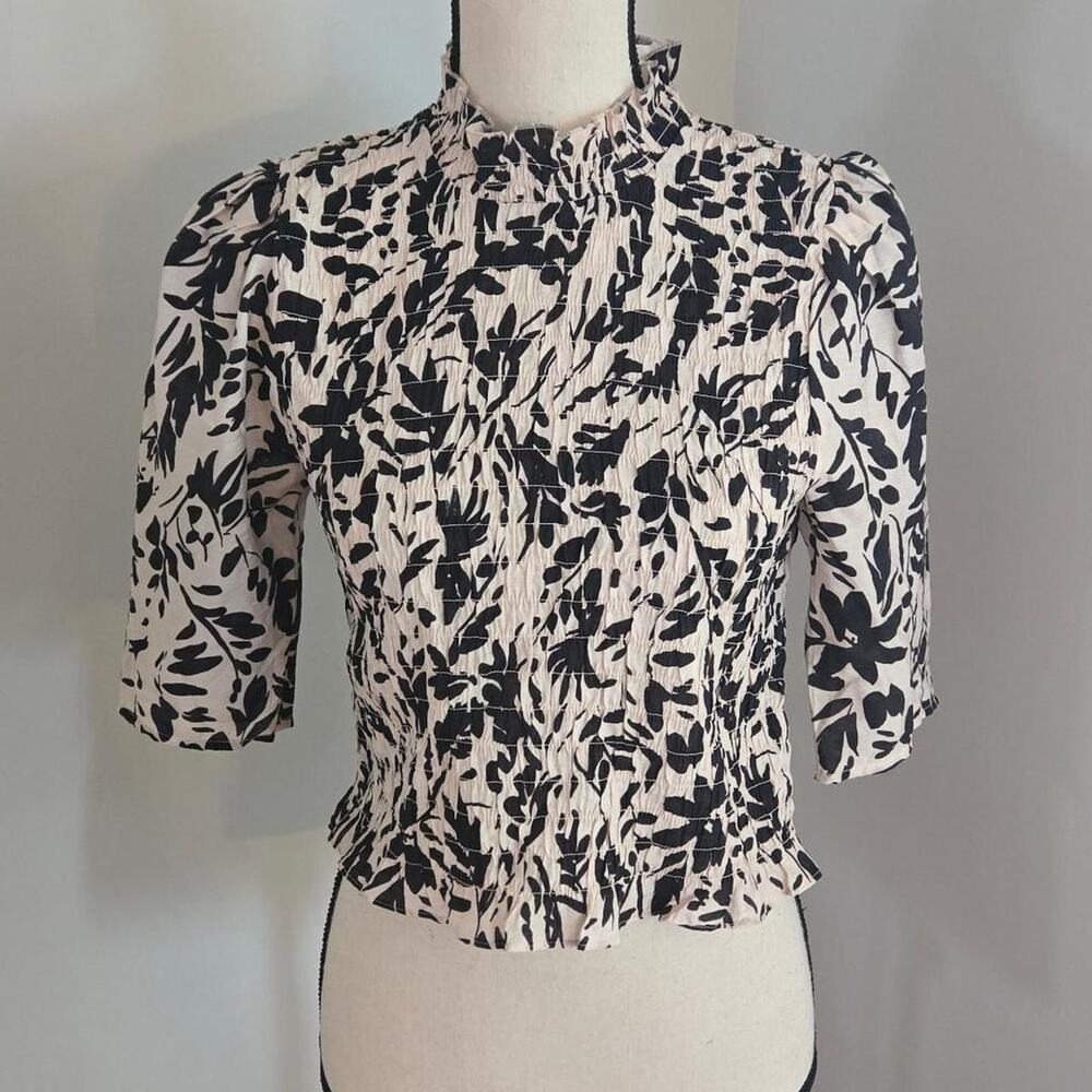 H&M BLACK WHITE PRINT SMOCKED SHORT SLEEVE CROP TOP S